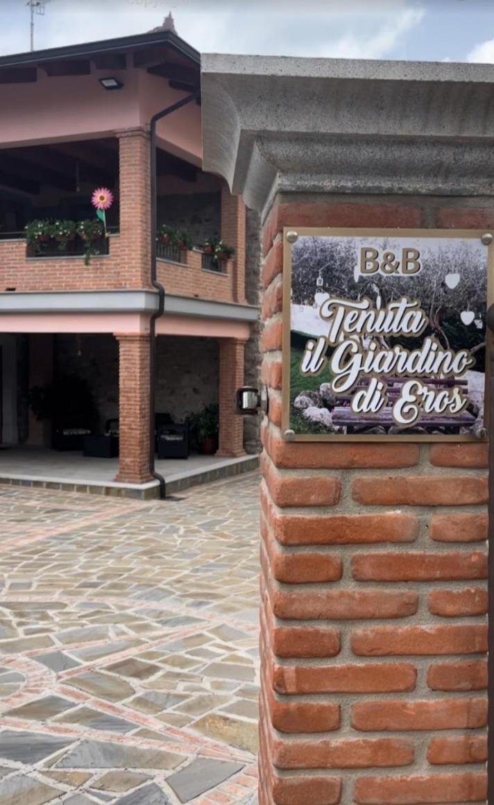Tenuta Il Giardino Di Eros Albanella Екстериор снимка
